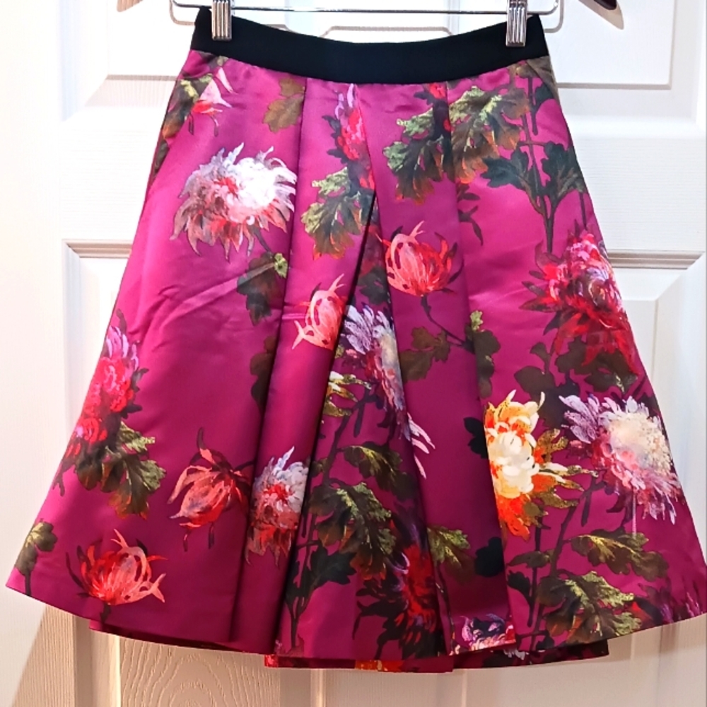 Ted Baker London floral skirt with lining, side pockets, size 0 (size 2-4 US)